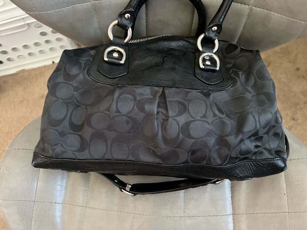 Coach - Picture 3 of 6